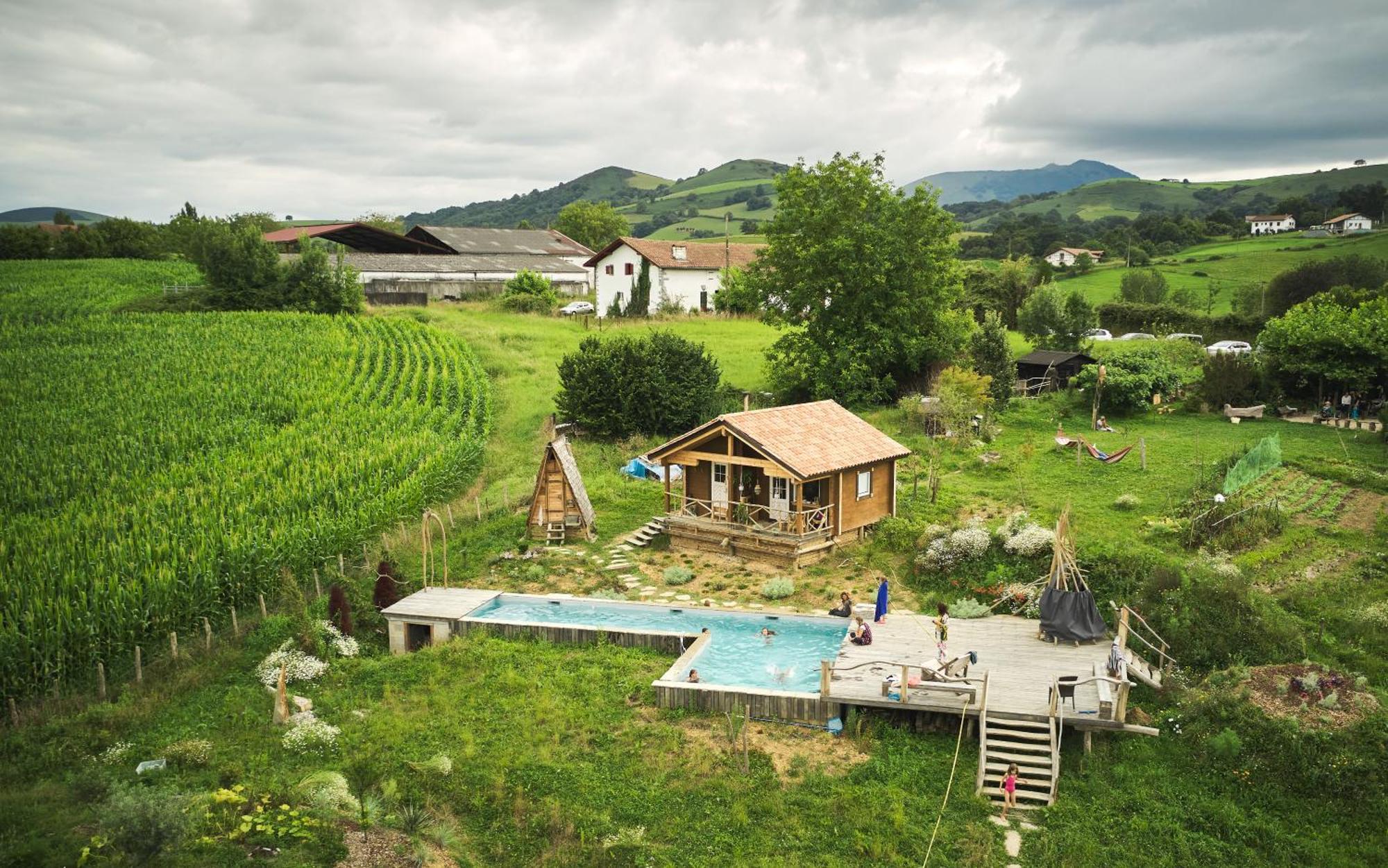 Les Fous Du Village Saint-Esteben Exterior photo
